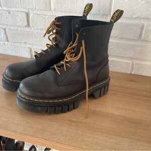 Dr. Martens Black Leather Platform Boots Gold Laces Sz 9